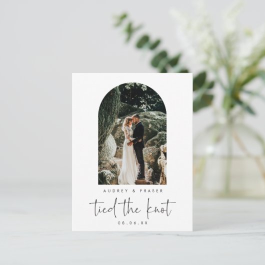 Script モダン ElopementがKnot Archの写真を結んだ 案内ポストカード (スタンド正面)