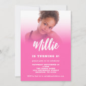 Script モダン Hot Pink Photo 6th Birthday Party In 招待状 (正面)