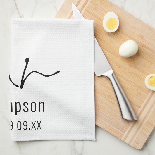 Script モダン Mr Name Date Newlywed Keepsake キッチンタオル (四つ折り)