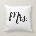 Script Bedroom Wedding Pillow夫人 クッション<br><div class="desc">私達の"夫人"原稿の枕は最近のための完全なギフト結婚しますです。</div>