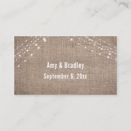 Script, Burlap & Light Stringsの結婚ウェブサイト エンクロージャーカード (裏面)