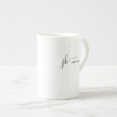 Script Monogramスタイリッシュモダンパーソナライズされたシンプル ボーンチャイナマグカップ (正面右)