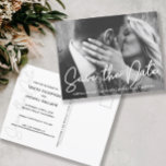 Script Photoモダン婚約日付の保存 ポストカード<br><div class="desc">このカスタマイズ「Save the Date」のポストカードに自分の写真を結婚入れて。あなたの婚約を発表し、名前（新郎新婦）、場所、言葉遣い、差出人住所、あなたのウェブサイトをパーソナライズ結婚し、あなたの次の詳細でサインオフ結婚する。祝福!このデザインにもし関する支援が必要であることを教えて。</div>