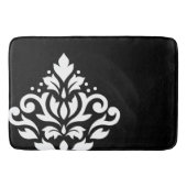 Scroll Damask Off-Set I White on Black バスマット (正面)