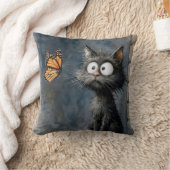 Scruffy Cat Staring at a Butterfly クッション (ブランケット)