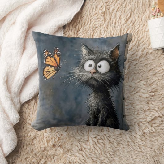 Scruffy Cat Staring at a Butterfly クッション (ブランケット)