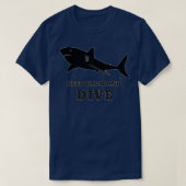 Scuba Diving With Sharks Keep Calm And Dive Tシャツ (デザイン正面)