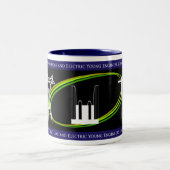 SDG&Eの若いエンジニアの社会 ツートーンマグカップ (中央)