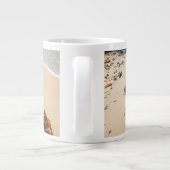 Sea Crabs on Tropical Beach – Serene Ocea ジャンボコーヒーマグカップ (裏面)