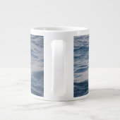 Sea water closeup ジャンボコーヒーマグカップ (裏面)