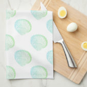 SeafoamのBeachy沿岸緑の貝殻 キッチンタオル (四つ折り)