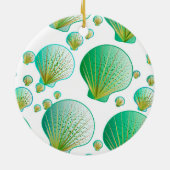 Seafoam green seashells on white セラミックオーナメント (裏面)