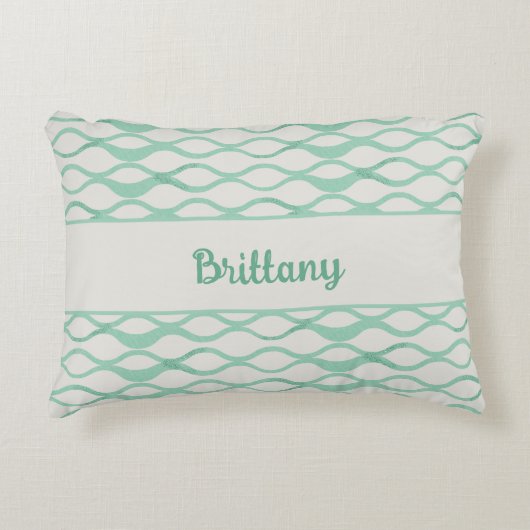 Seafoam Green Waves Personalized Coastal Decor アクセントクッション (正面)