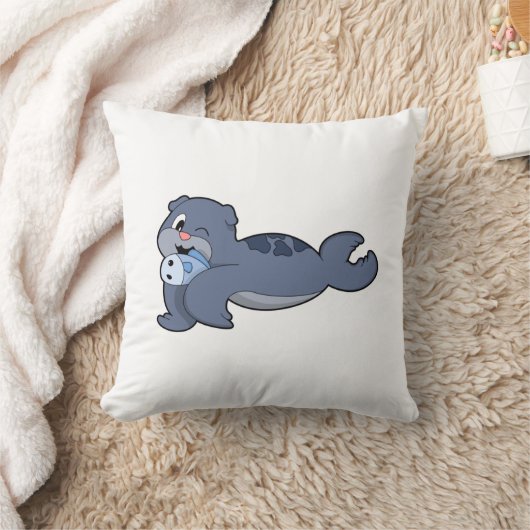 Seal with Fish (3).PNG クッション (ブランケット)