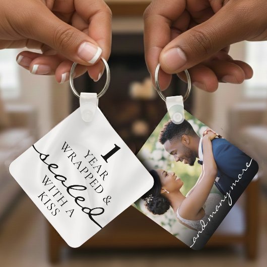 Sealed with a Kiss White 1st Birthday Anniversary キーホルダー