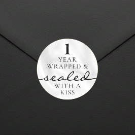 Sealed with a Kiss White 1st Birthday Anniversary ラウンドシール