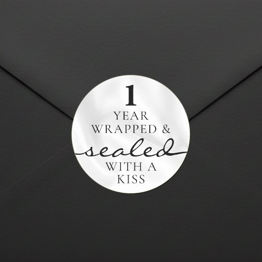 Sealed with a Kiss White 1st Birthday Anniversary ラウンドシール