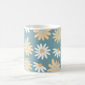 Seamless daisies pattern in small naive wild flowe コーヒーマグカップ (中央)