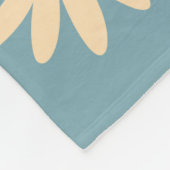 Seamless daisies pattern in small naive wild flowe フリースブランケット (角)