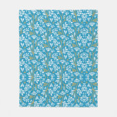 Seamless Floral Pattern: White and Gold on Blue フリースブランケット (正面)