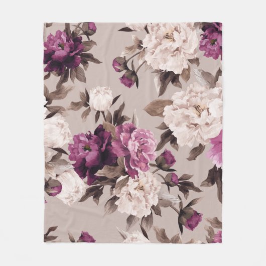 Seamless floral pattern with roses on light backgr フリースブランケット (正面)