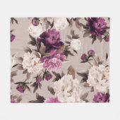 Seamless floral pattern with roses on light backgr フリースブランケット (正面(横))