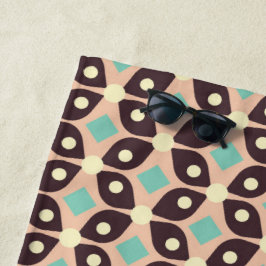 Seamless geometric pattern in dark brown leaf  ビーチタオル