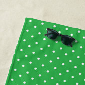 Seamless green background polka dot pattern ビーチタオル (インサイチュ)