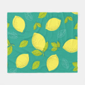 Seamless Hand Drawn Lemon with Leaves Pattern in B フリースブランケット (正面(横))
