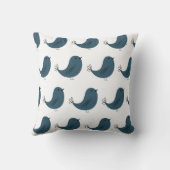 Seamless minimalist vector pattern of funny blue b クッション (裏面)