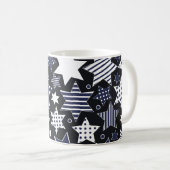 Seamless pattern background with stylized starspat コーヒーマグカップ (正面右)