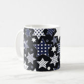 Seamless pattern background with stylized starspat コーヒーマグカップ (正面左)