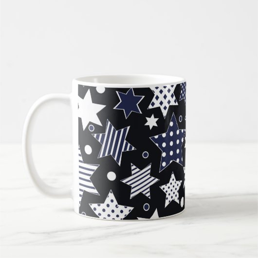 Seamless pattern background with stylized starspat コーヒーマグカップ (左)
