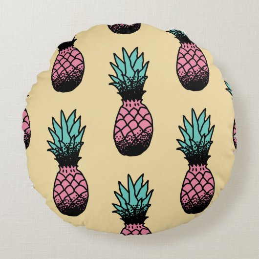 Seamless pattern of cute hand drawn pineapple ラウンドクッション (正面)