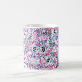 Seamless pattern of purple flowers and berries,blu コーヒーマグカップ (中央)