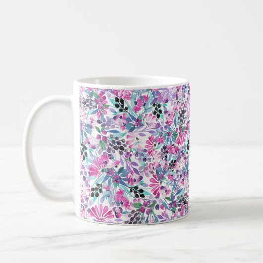 Seamless pattern of purple flowers and berries,blu コーヒーマグカップ (左)