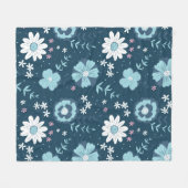 Seamless pattern with blue summer flowers on dark フリースブランケット (正面(横))