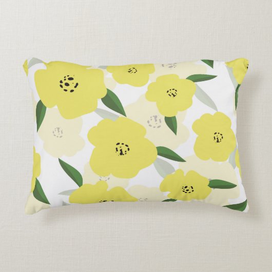 Seamless pattern with bright yellow flowers backgr アクセントクッション (正面)