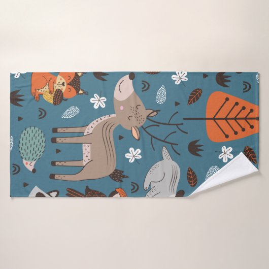 Seamless pattern with forest animals on blue backg バスタオル (バスタオル)