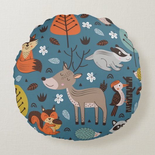 Seamless pattern with forest animals on blue backg ラウンドクッション (正面)