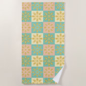 Seamless pattern with geometric floral motifs ビーチタオル (正面)