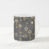 Seamless Pattern with Golden Keys フロストグラスマグカップ (正面右)