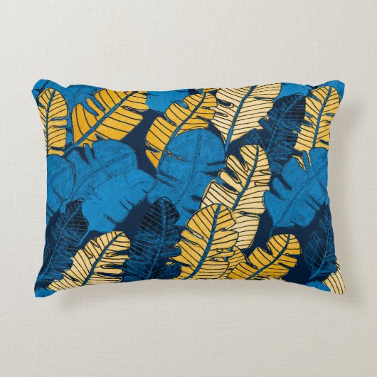 Seamless pattern with hand drawn tropical leaves.  アクセントクッション (正面)