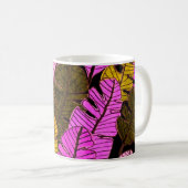 Seamless pattern with hand drawn tropical leaves. コーヒーマグカップ (正面右)