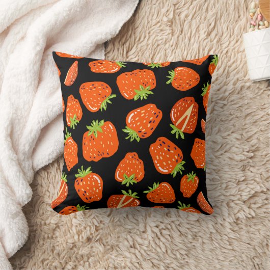 Seamless pattern with little strawberries on black クッション (ブランケット)