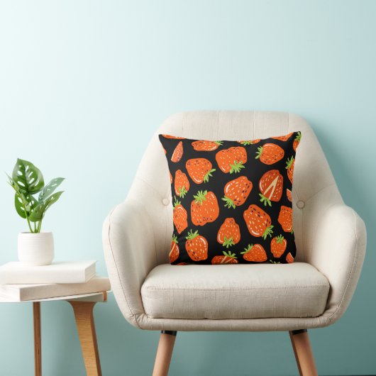 Seamless pattern with little strawberries on black クッション (椅子)