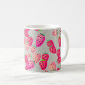 Seamless pattern with ripe strawberry. Hand drawn コーヒーマグカップ (正面右)