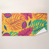 Seamless pattern with tropical leaves on yellow ba バスタオル (バスタオル)