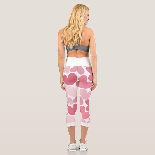 Seamless Pink Hearts Pattern Leggings – Romantic カプリレギンス (裏面)