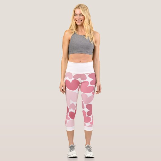 Seamless Pink Hearts Pattern Leggings – Romantic カプリレギンス (正面)